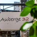 32 Old Town 3*