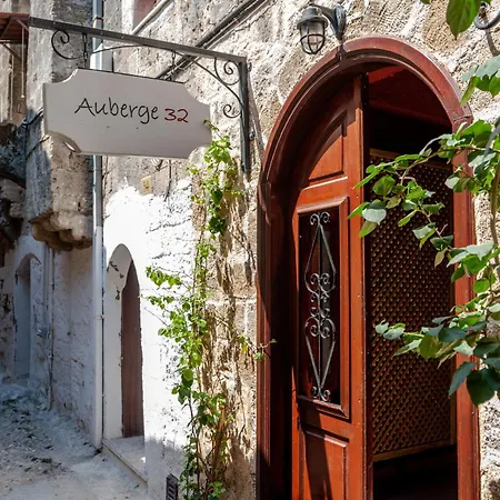 Πανσιόν 32 Old Town 3*