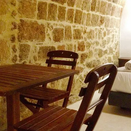 32 Rhodes City